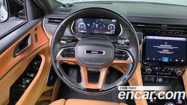 Jeep Grand Cherokee 2021 — Фото 13/20