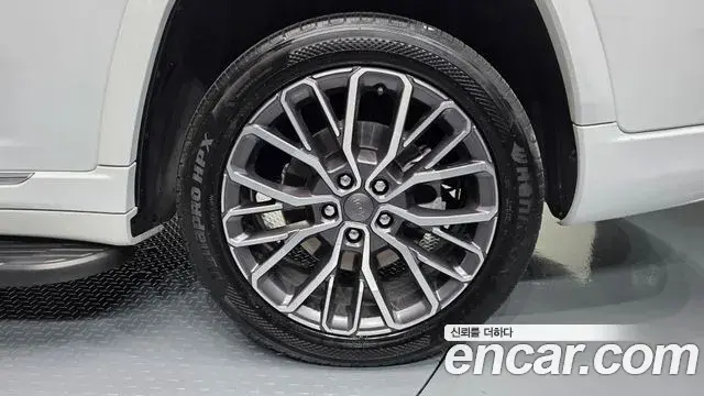 Jeep Grand Cherokee 2021 — ფოტო 25/38