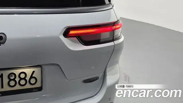 Jeep Grand Cherokee 2021 — ფოტო 30/38