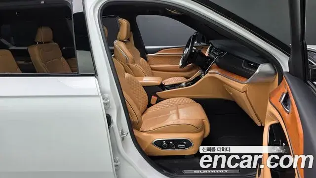 Jeep Grand Cherokee 2021 — ფოტო 32/38