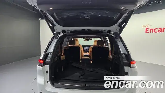 Jeep Grand Cherokee 2021 — ფოტო 20/38