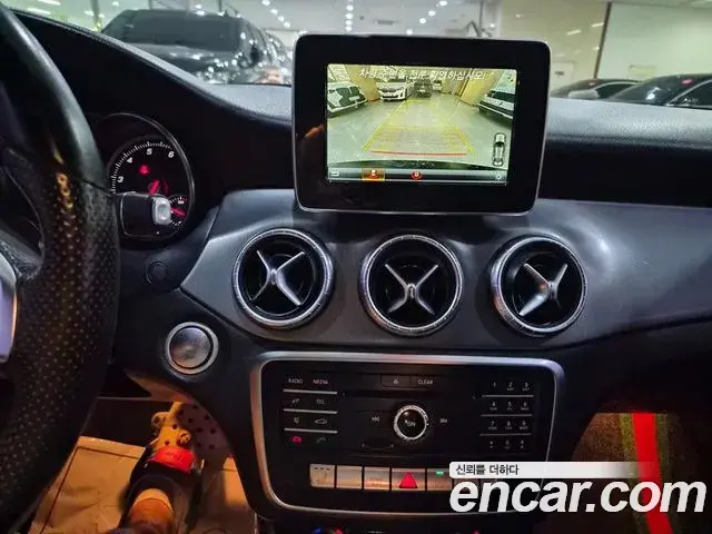 Mercedes-Benz CLA-Class 2018 — Şəkil 9/17