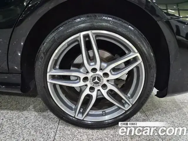 Mercedes-Benz CLA-Class 2018 — Şəkil 8/17