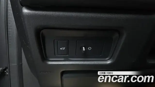 Land Rover Discovery Sport 2018 — ფოტო 16/31