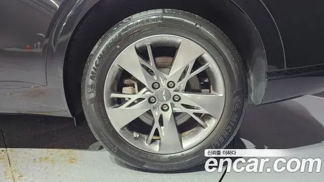Genesis GV70 2021 — Photo 28/34
