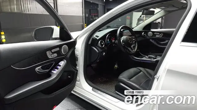 Mercedes-Benz C-Class 2019 — Şəkil 28/32