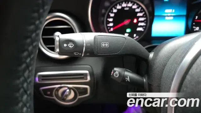 Mercedes-Benz C-Class 2019 — Şəkil 19/32