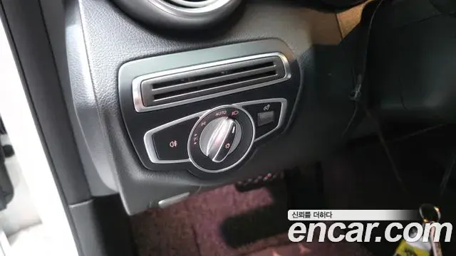 Mercedes-Benz C-Class 2019 — Şəkil 26/32