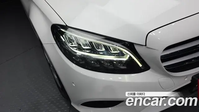 Mercedes-Benz C-Class 2019 — Şəkil 25/32