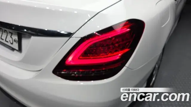 Mercedes-Benz C-Class 2019 — Şəkil 21/32