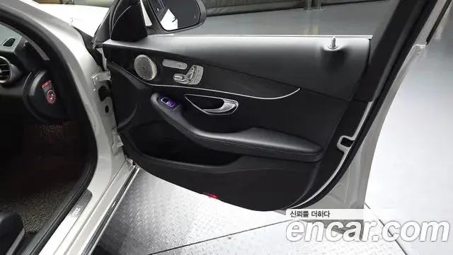 Mercedes-Benz C-Class 2019 — Şəkil 22/32