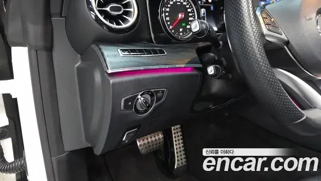 Mercedes-Benz E-Class 2018 — ფოტო 20/30