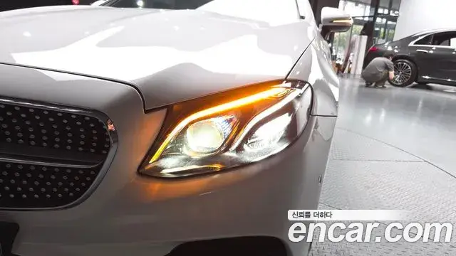 Mercedes-Benz E-Class 2018 — ფოტო 24/30