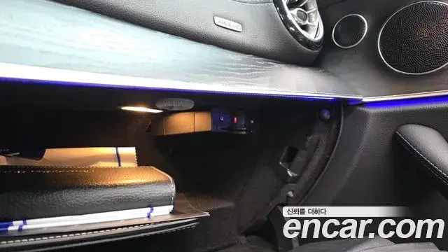 Mercedes-Benz E-Class 2018 — ფოტო 23/30