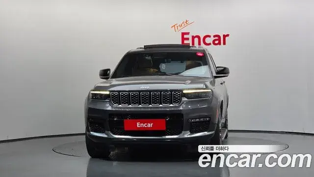 Jeep Grand Cherokee 2022 — Photo 27/39