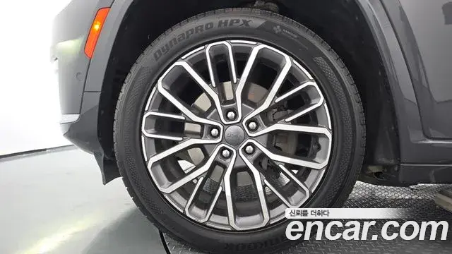 Jeep Grand Cherokee 2022 — Photo 1/39