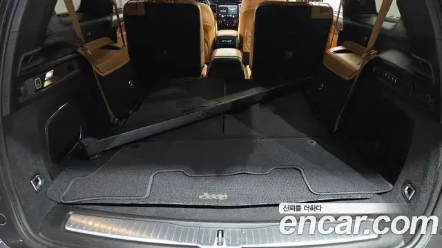 Jeep Grand Cherokee 2022 — Photo 16/39
