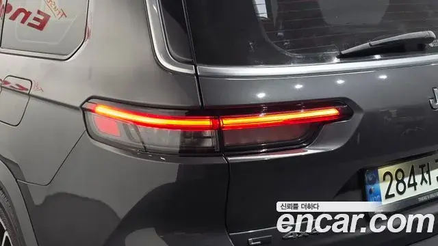 Jeep Grand Cherokee 2022 — Photo 17/39