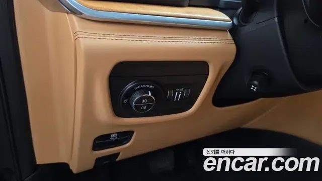 Jeep Grand Cherokee 2022 — Photo 32/39