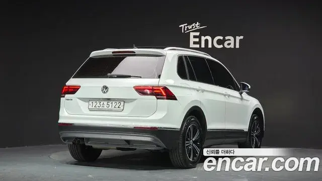 Volkswagen Tiguan 2019 — ფოტო 13/38