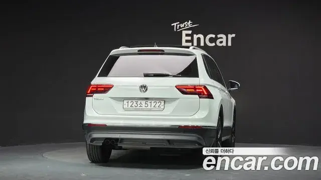 Volkswagen Tiguan 2019 — ფოტო 21/38