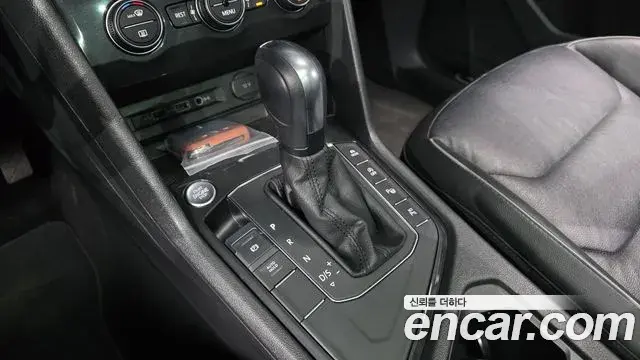 Volkswagen Tiguan 2019 — ფოტო 37/38