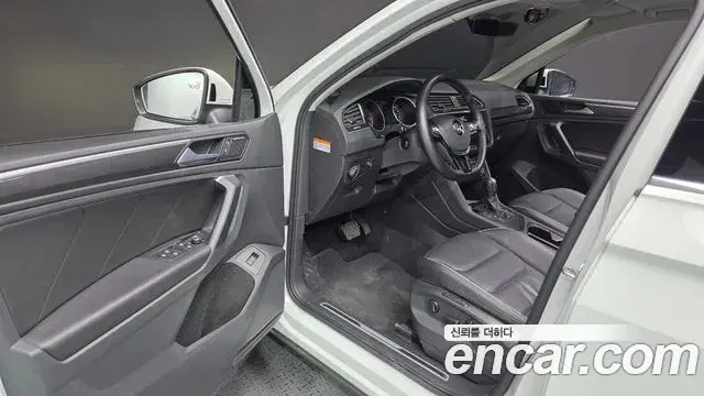 Volkswagen Tiguan 2019 — ფოტო 30/38