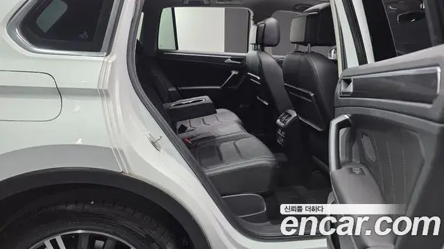 Volkswagen Tiguan 2019 — ფოტო 25/38