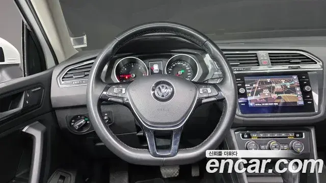 Volkswagen Tiguan 2019 — ფოტო 31/38