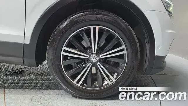 Volkswagen Tiguan 2019 — ფოტო 7/38