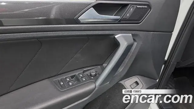 Volkswagen Tiguan 2019 — ფოტო 22/38