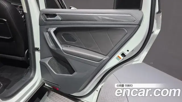 Volkswagen Tiguan 2019 — ფოტო 14/38