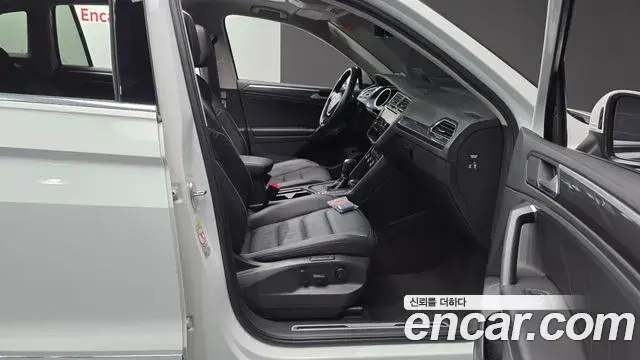 Volkswagen Tiguan 2019 — ფოტო 29/38
