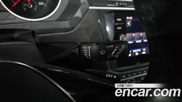 Volkswagen Tiguan 2019 — ფოტო 34/38