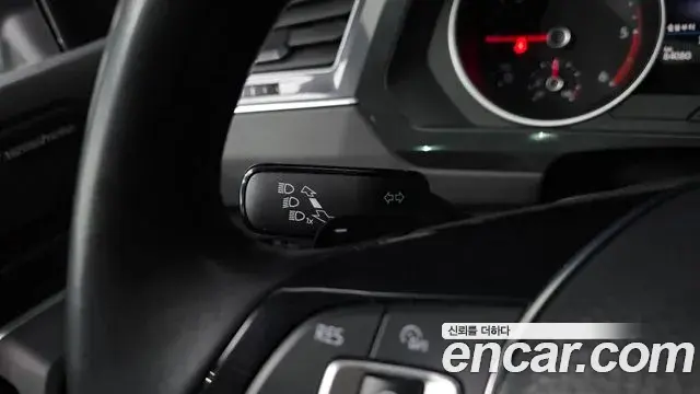 Volkswagen Tiguan 2019 — ფოტო 18/38