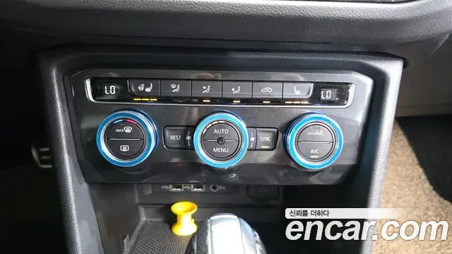 Volkswagen Tiguan 2018 — ფოტო 33/36