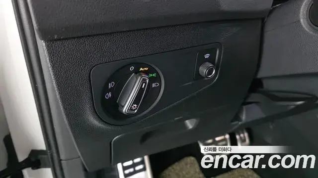 Volkswagen Tiguan 2018 — ფოტო 7/36