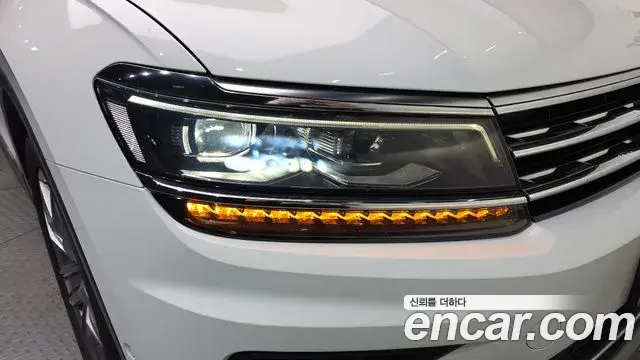 Volkswagen Tiguan 2018 — ფოტო 27/36