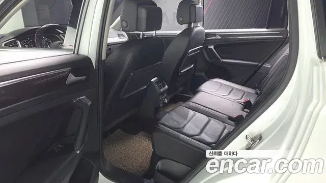 Volkswagen Tiguan 2018 — ფოტო 10/36