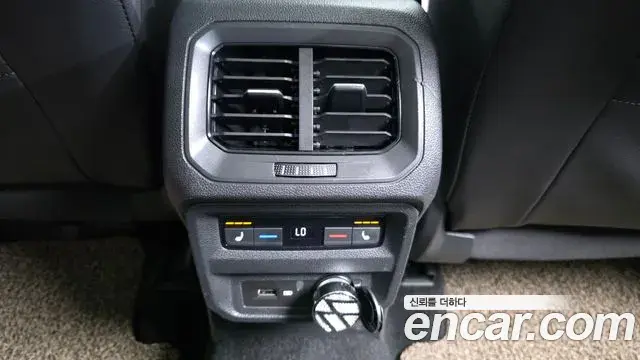 Volkswagen Tiguan 2018 — ფოტო 34/36