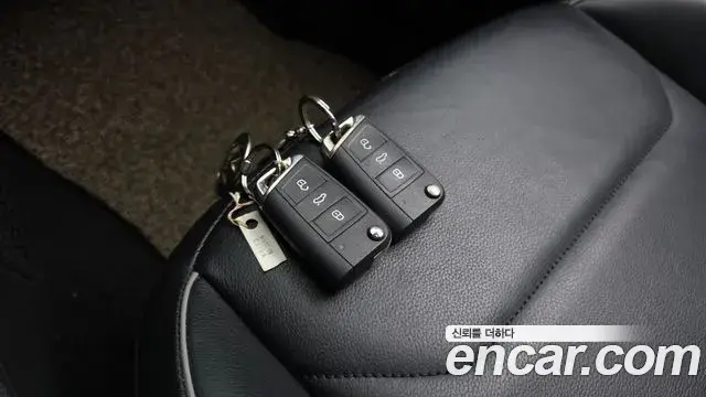 Volkswagen Tiguan 2018 — ფოტო 16/36