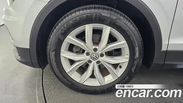 Volkswagen Tiguan 2018 — Photo 9/20