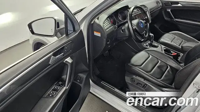 Volkswagen Tiguan 2018 — Photo 8/20
