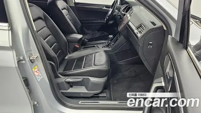 Volkswagen Tiguan 2018 — Photo 17/20