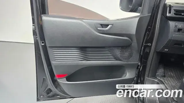 Hyundai Staria 2022 — Photo 18/31