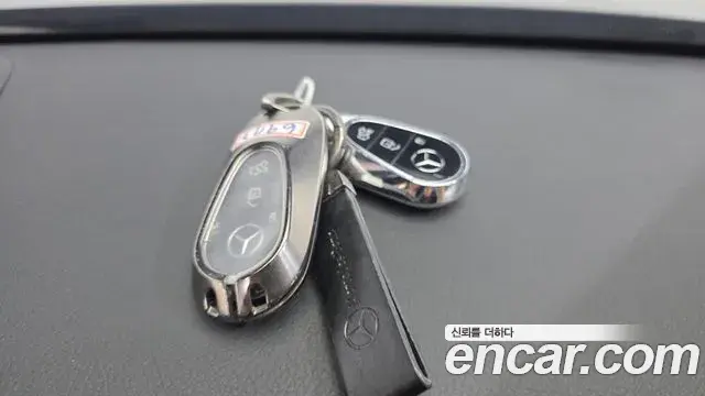 Mercedes-Benz S-Class 2021 — Photo 9/35