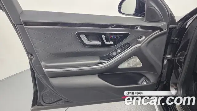 Mercedes-Benz S-Class 2021 — Photo 10/35