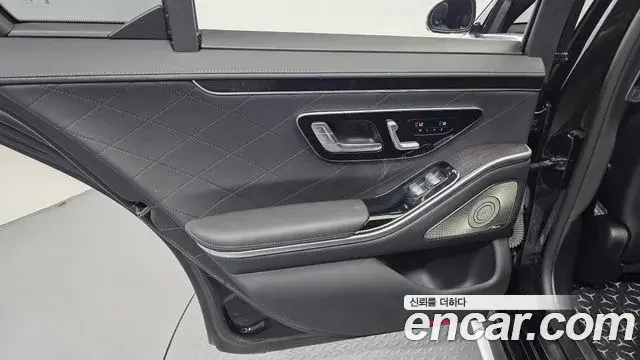 Mercedes-Benz S-Class 2021 — Photo 24/35