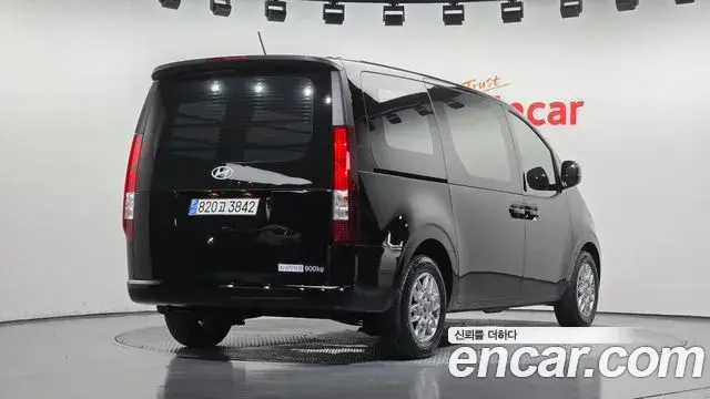 Hyundai Staria 2024 — Photo 9/30