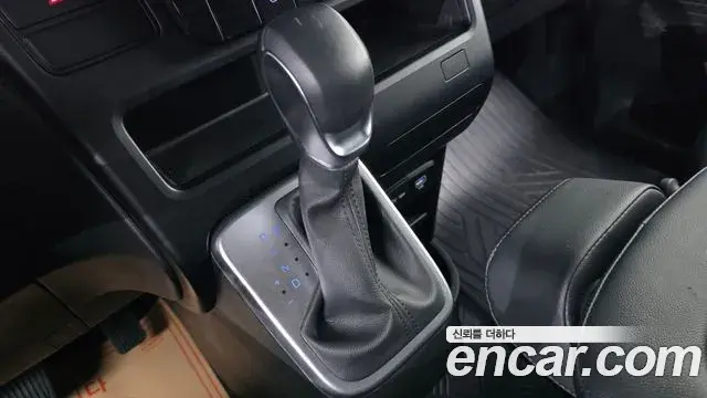 Hyundai Staria 2024 — Photo 21/30